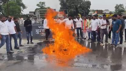 Statewide protest by Congress Economic blockade against the arrest of Chaitanya Baghel Congressmen gathere