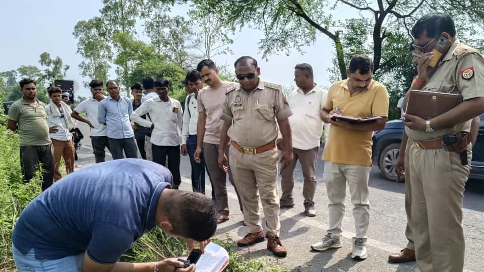 blooded body of sub inspector was found aside in highway in kasganj