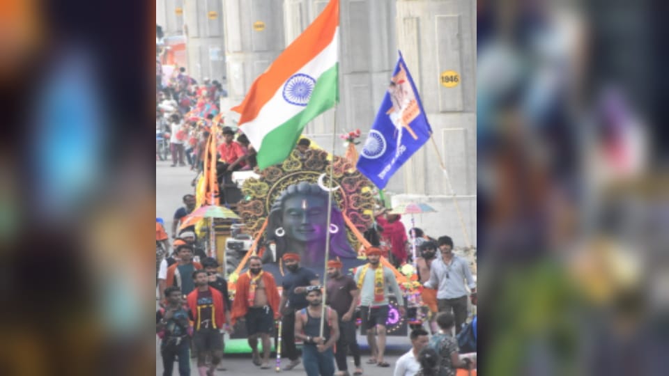 Kanwar Yatra 2025: Devotional Processions and Creative Jhaanki Kanwars Steal the Show on Highways