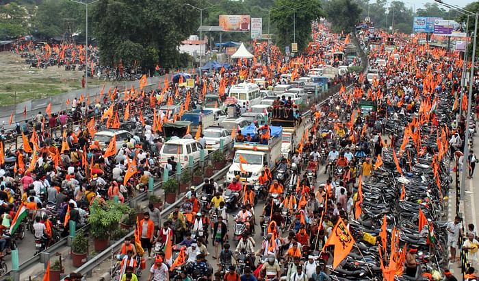 Kanwar Yatra 2025 Haridwar On last day procession of Dak Kanwadis echoed grand view was seen at Har Ki Pauri