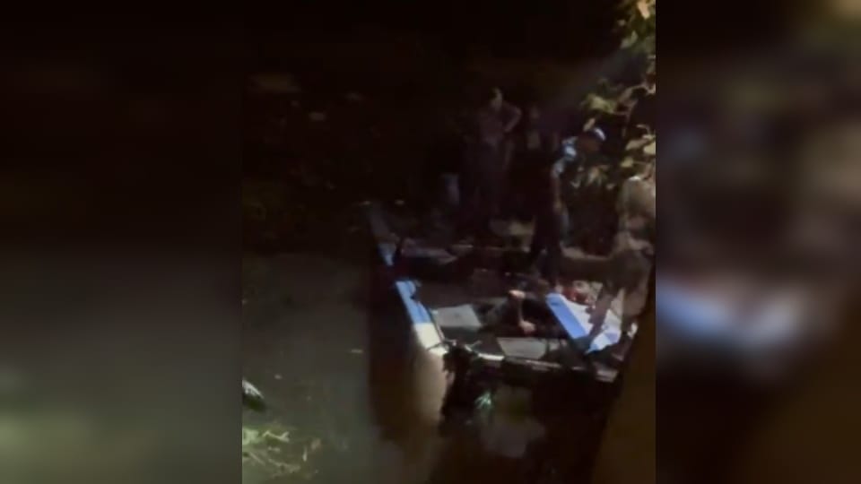 Uttarakhand Roadways Bus Falls into Drain Near Bijnor; One Dead, Eight Injured