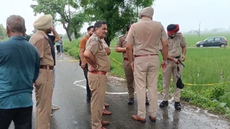 Gangwar in Tarn Taran eight round fire bitween two gangs youth killed