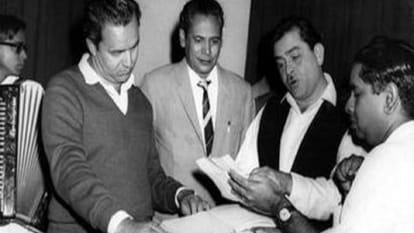 Mukesh Birth Anniversary special know about his songs career personal life and his story