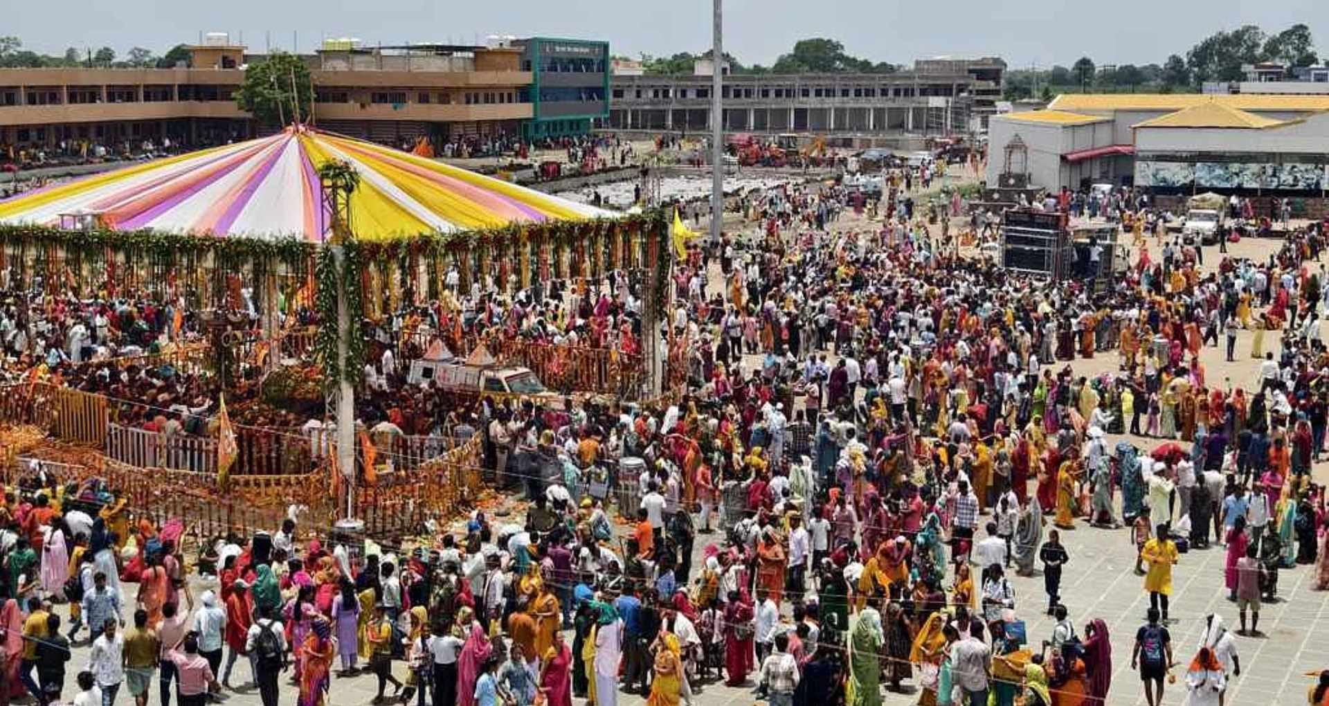 सावन के दूसरे सोमवार को कुबेरेश्वरधाम में शिवभक्ति का अद्भुत नजारा