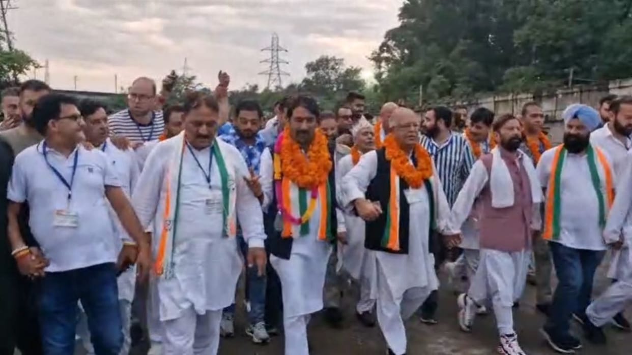 Congress leaders march to Delhi, will surround Parliament today
