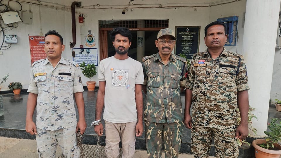 young man took a girl in the name of giving testimony then her accused arrested in Dantewada