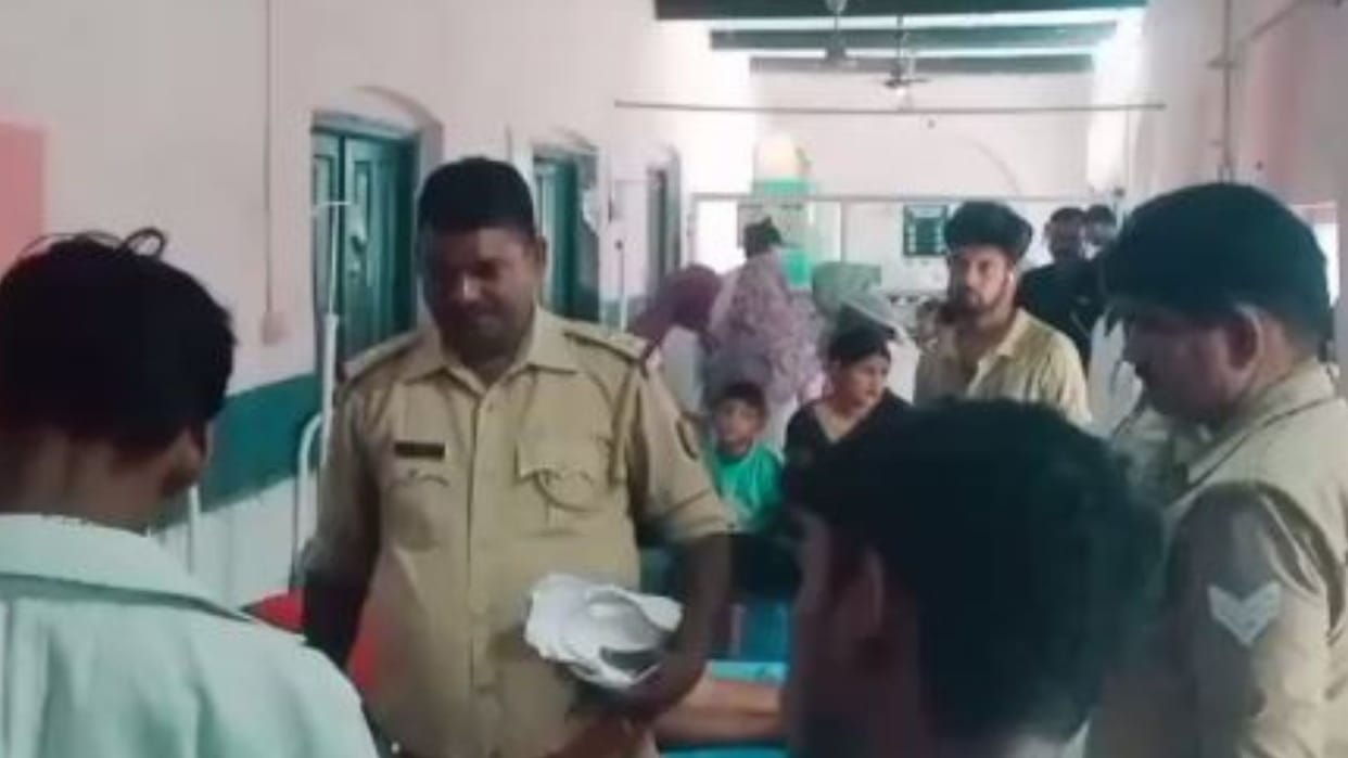 road Accident news Two bikes collided in Jaunpur two youths died two are in critical condition