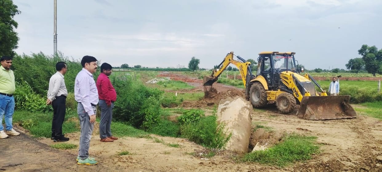 Development Authority's bulldozer ran on three illegal colonies