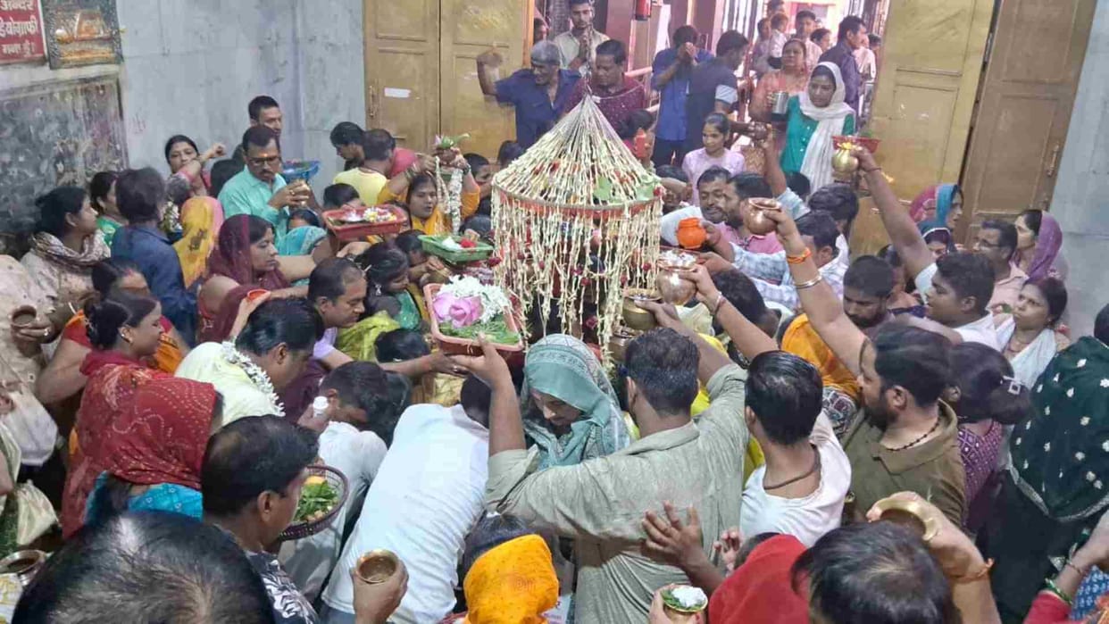 Bihar News: Crowd gathered at Baba Garibnath temple on Sawan Shivratri