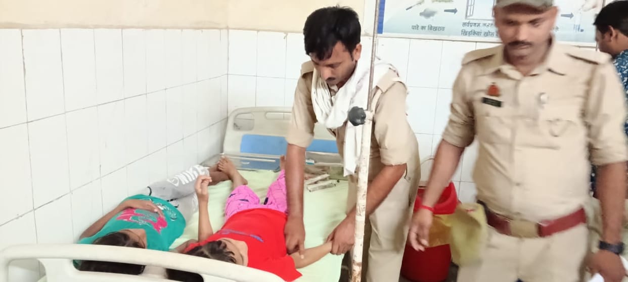 20 girl students of Mainpuri residential school admitted to hospital due to food poisoning