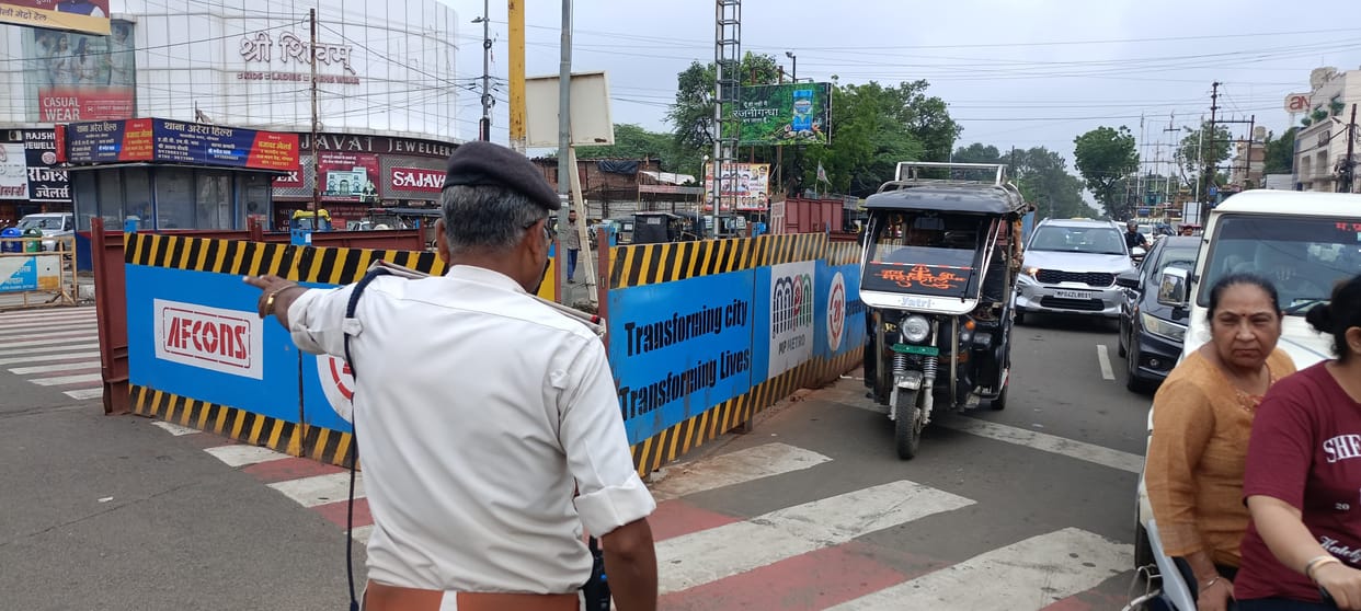 Bhopal: E-rickshaws banned on 12 routes of the capital Bhopal, no effect seen on the first day, police letting