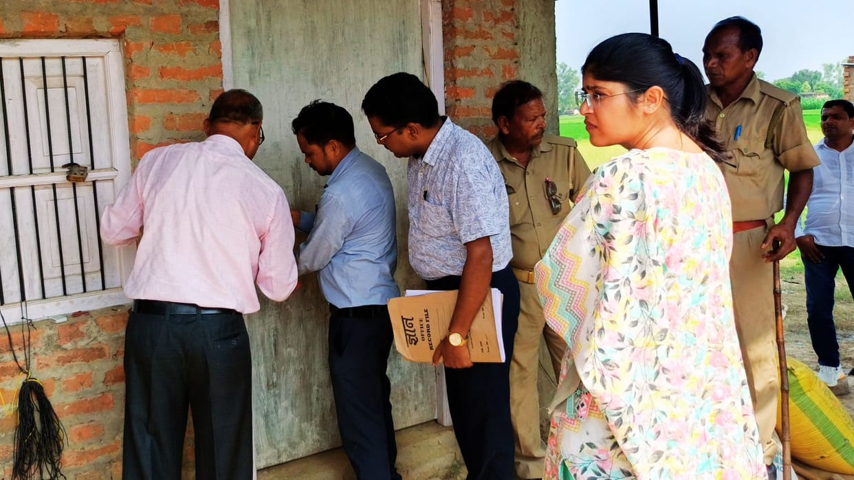 Strong action in Jaunpur SDM closed six schools sealed one instructions to send children to government schools