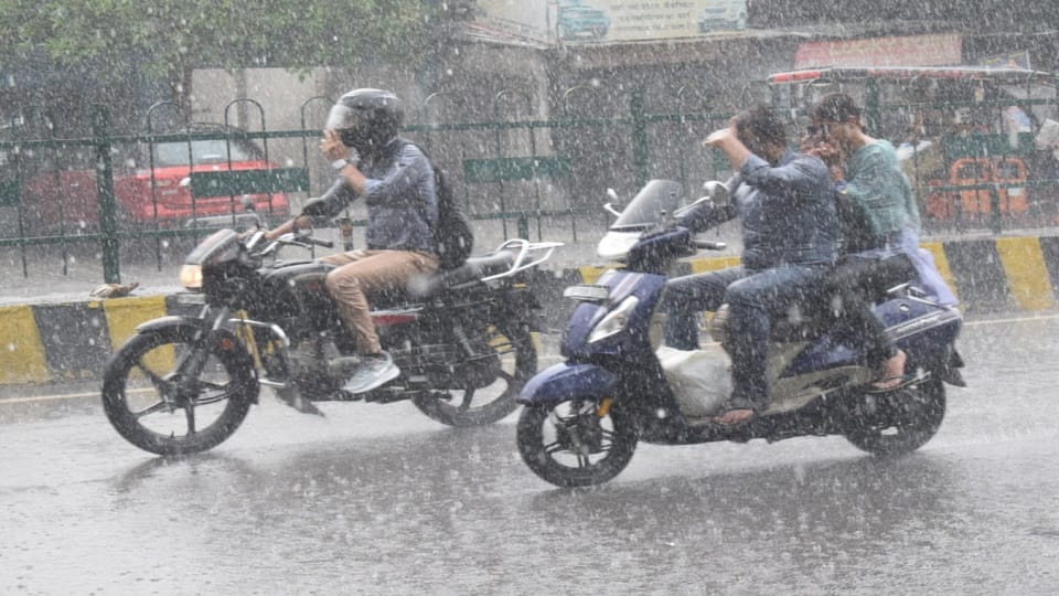 Weather Report: Rain in Meerut broke the record of 16 years, on Wednesday it rained the most in entire UP.
