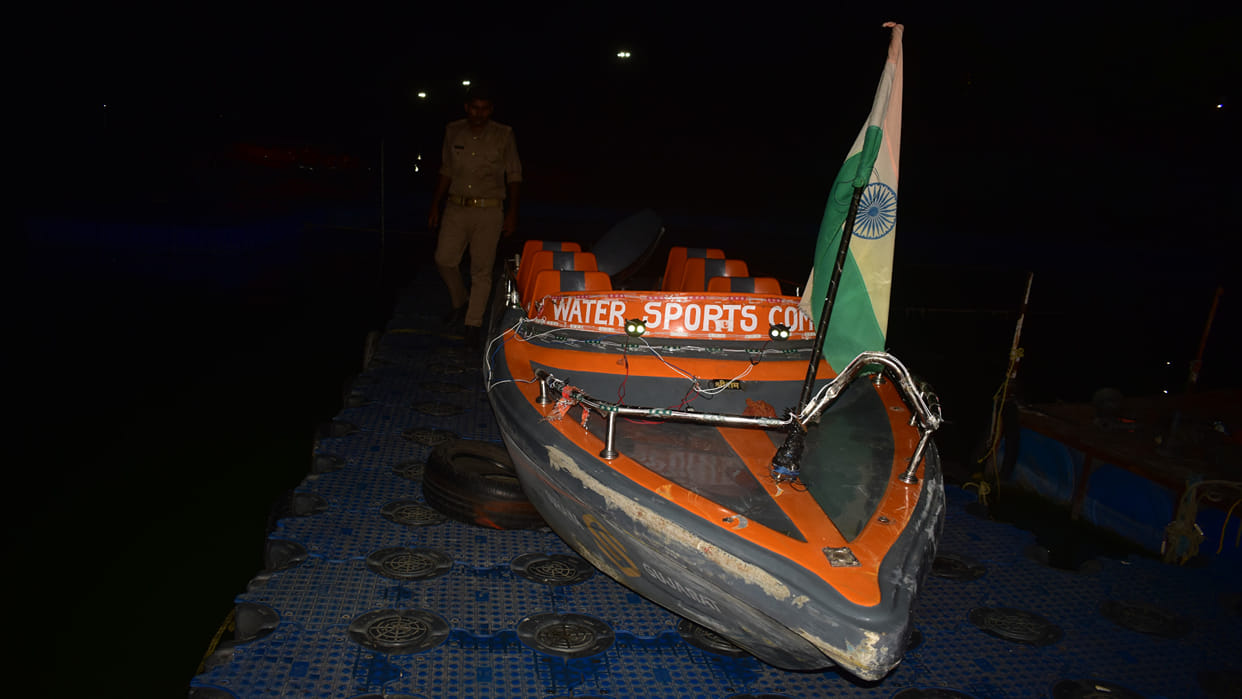 Two boats collided inside Gorakhpur's Ramgarhtal, three people injured