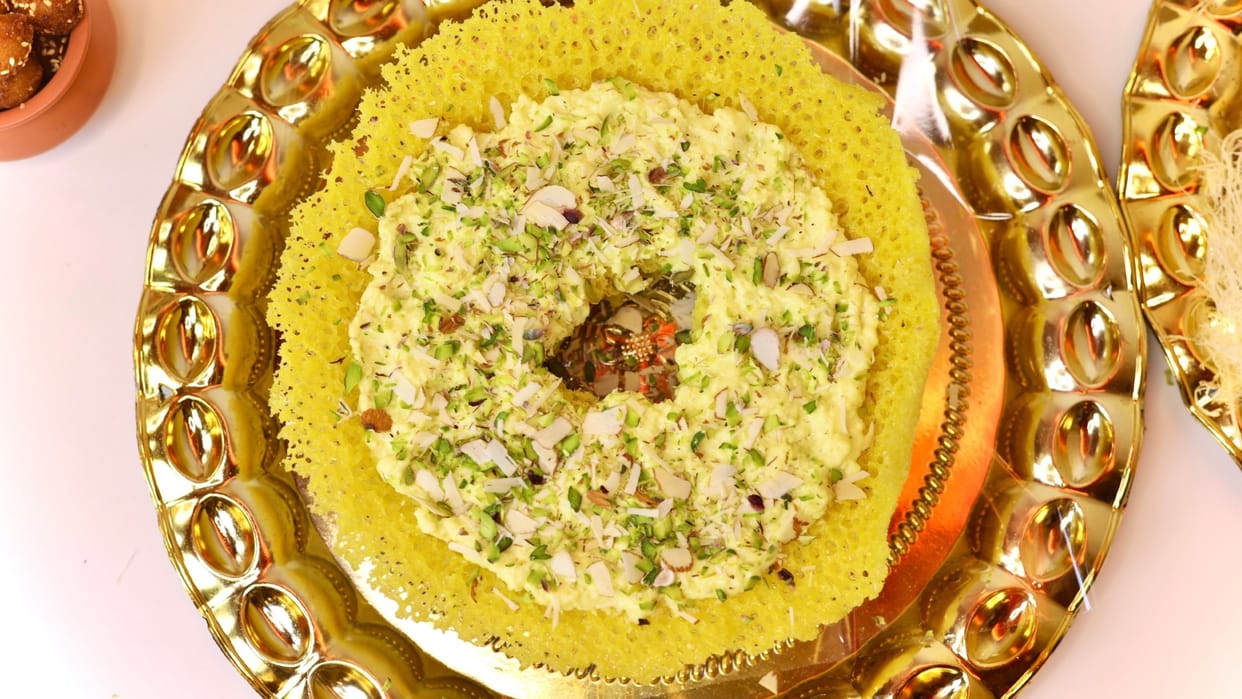 Sawan 2025 Ghewar Recipe in Hindi Know How to Make Ghewar at Home Perfect for Festival
