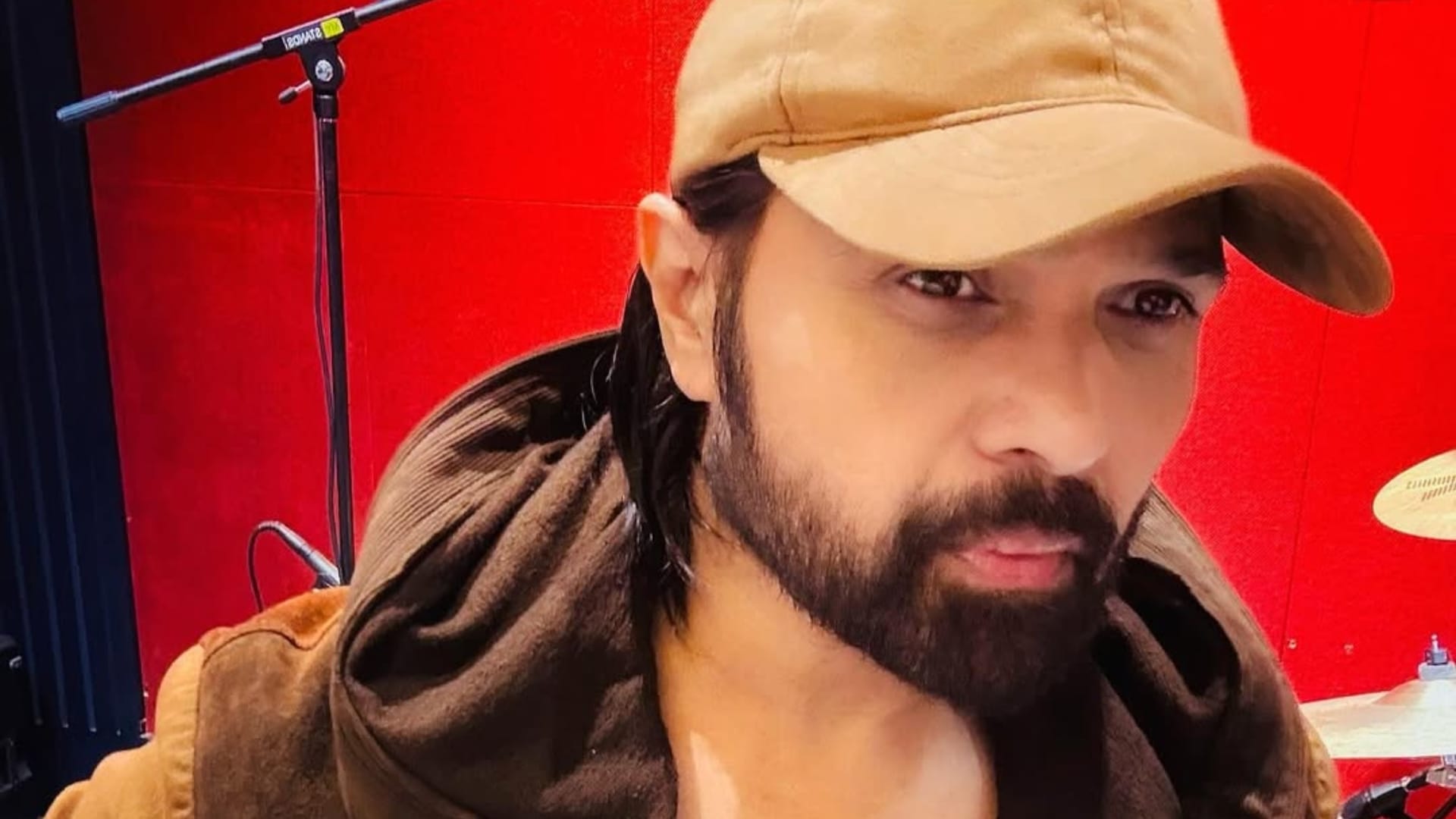 Himesh Reshammiya 52th Birthday Know His Controversies Trolling Songs Asha Bhosle Connection News in Hindi