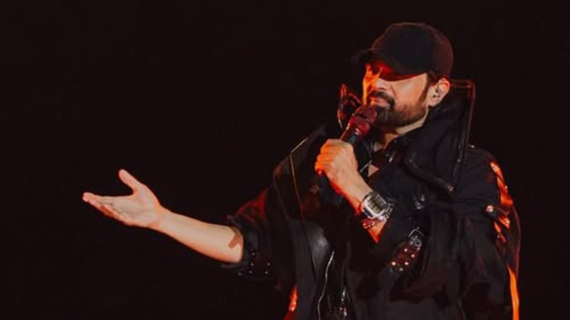 Himesh Reshammiya 52th Birthday Know His Controversies Trolling Songs Asha Bhosle Connection News in Hindi