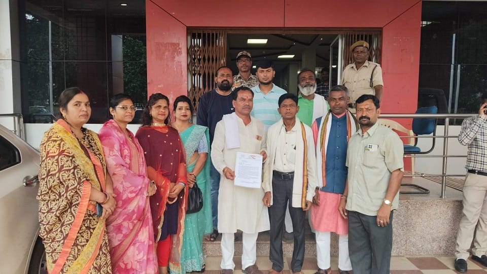 41 lakhs defrauded in the name of Mineral Corporation Chairman post Congress submits memorandum to Governor in