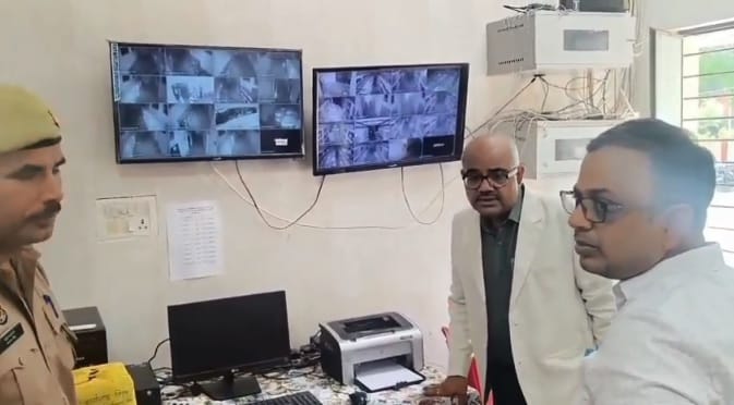Kanpur DM inspected EVM VVPAT warehouse said maintenance should be done as per standards