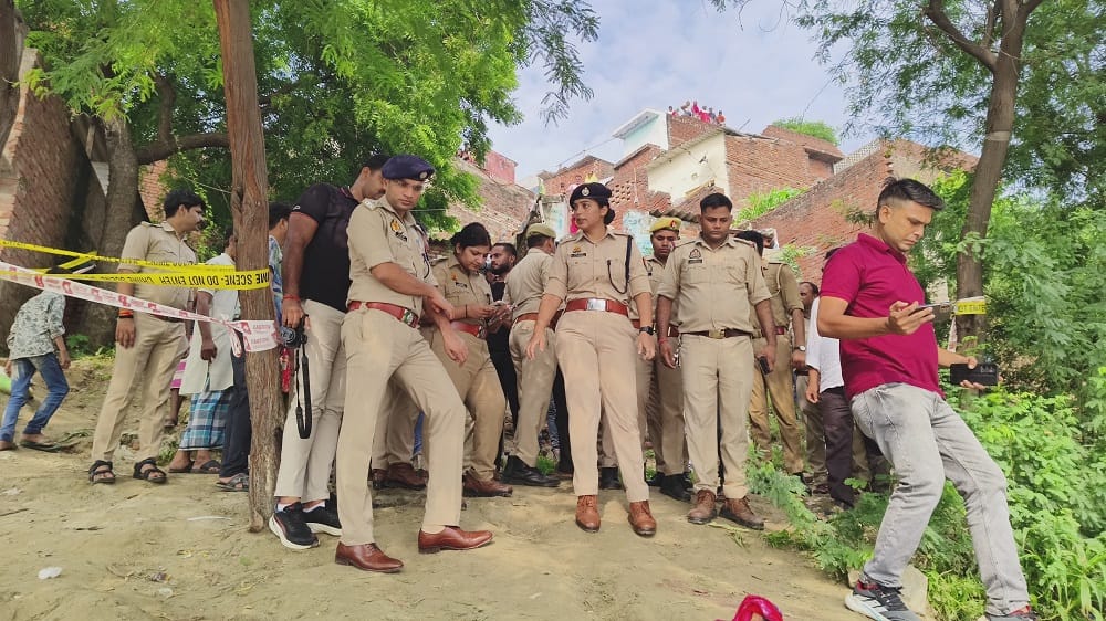 Kanpur Murder Windpipe cut five injury marks on neck mother had said dont go Arbaaz