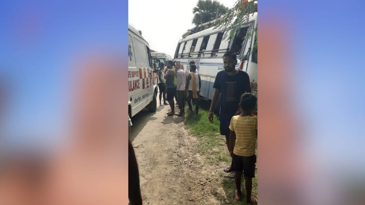 Bihar Accident: कांवड़ियों से भरी बस पेड़ से टकराई, 40 लोग घायल; घटनास्थल मची अफरातफरी