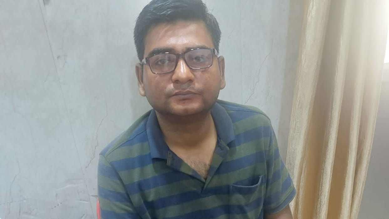 Consolidation accountant arrested for taking bribe of eight thousand rupees in Bareilly