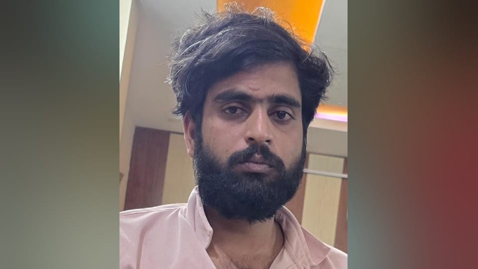 Hotel employee Murder in Lucknow Akash and his female friend seen on bike story of murder captured on CCTV