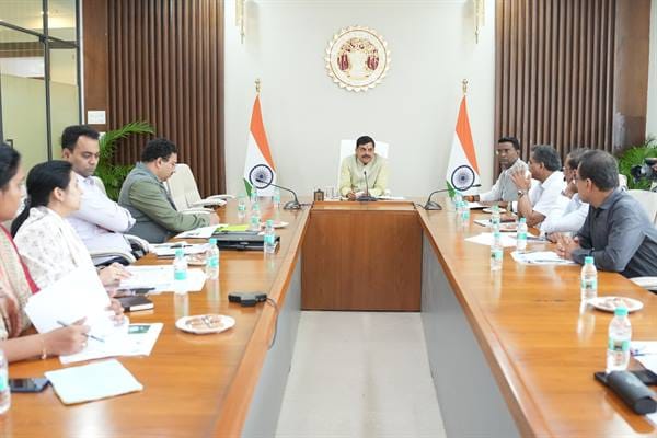 “One Tree in Mother’s Name” Campaign Review: CM Says-Plant Fruit and Shade Plants Giving Higher Benefits at Le