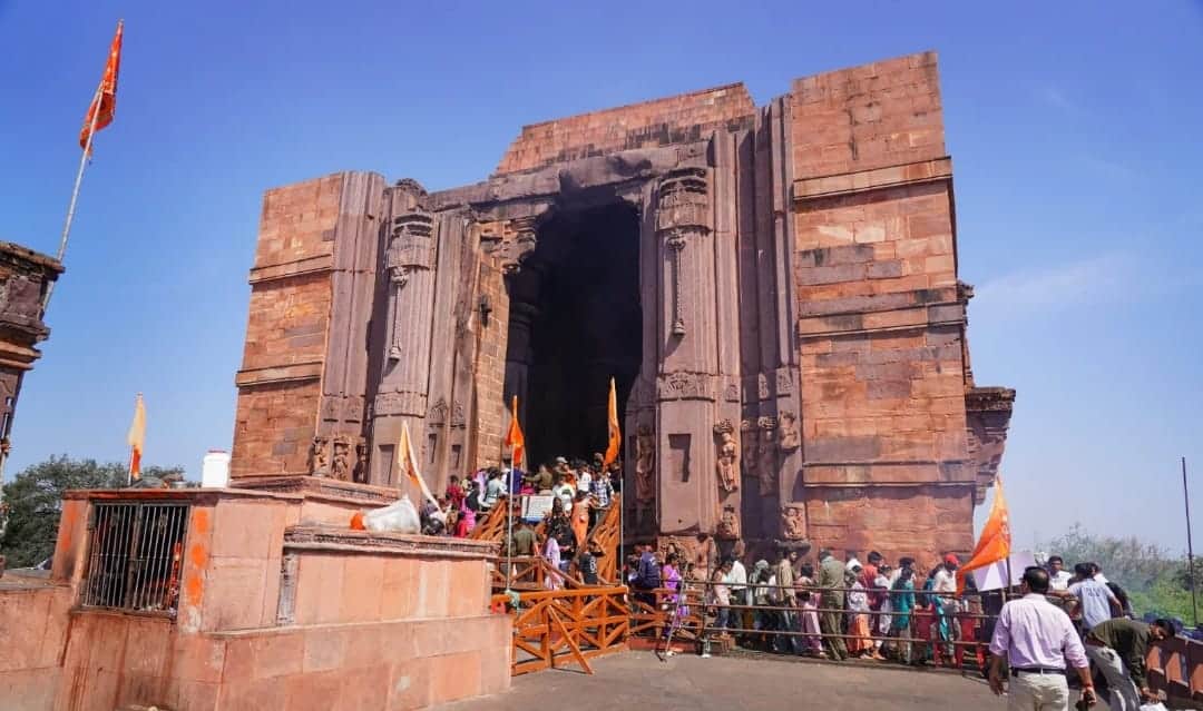 MP News Bhojeshwar Mahadev Temple Devotees Gather for Shiv Abhishek Know Bhojpur Temple Facts in Hindi