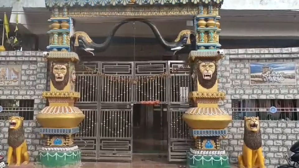 50 thousand rupees stolen from the ancient Sheetla Mata temple in Bhatapara