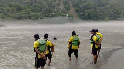 Rishikesh News Punjab youth drowned while bathing on Goa beach, was going to Neelkanth with his friends