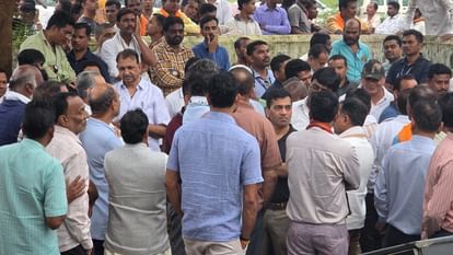 Nikhil Kashyap Former MP son immersed in Panchtatva mother in bad condition due to crying in Jagdalpur