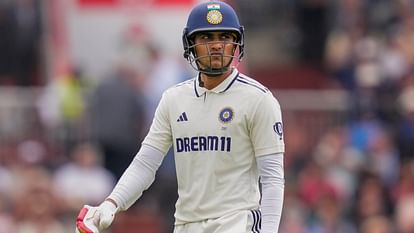 Duleep Trophy: गिल के दलीप ट्रॉफी में खेलने के फैसले से गावस्कर खुश, बोले- साथी खिलाड़ियों को सही संदेश जाएगा Sunil Gavaskar hailed Shubman Gill for his willingness to participate in the Duleep Trophy