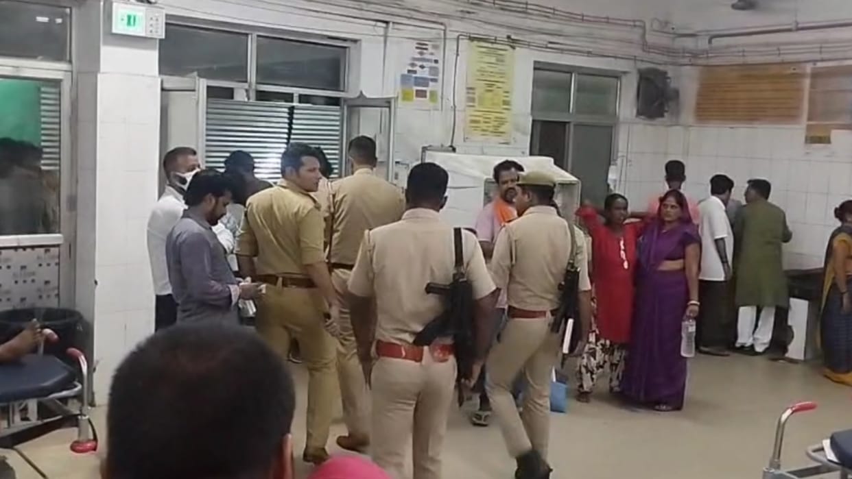 Sultanpur: Two brothers stabbed in a transaction dispute, younger brother dies