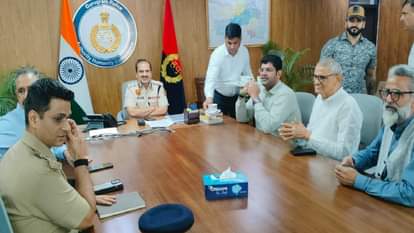 दुष्यंत चौटाला पुलिस आयुक्त विकास अरोड़ा से मिले