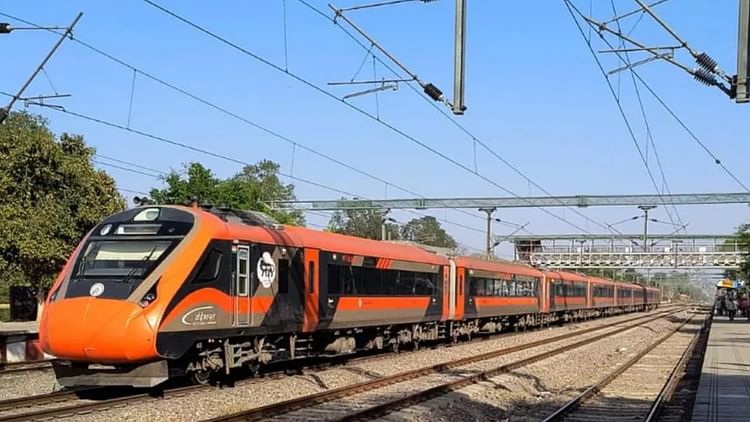 वंदे भारत एक्सप्रेस: सेमी हाई स्पीड लग्जरी ट्रेन में किराया दोगुने से ज्यादा, रफ्तार आम ट्रेनों जैसी