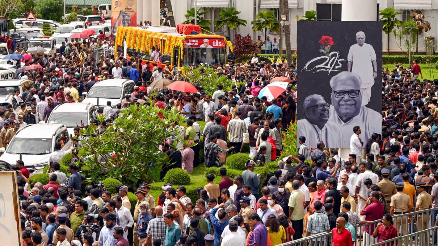 Kerala Former CM VS Achuthanandan Funeral Alappuzha Supporters Tribute Mortal Remains