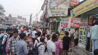 UP: थाने से 400 मीटर दूरी... फोन आते ही दुकान से बाहर चला जाता था जीशान; दुकानदार ने बताया चौंकाने वाला सच Zeeshan used to go out of shop as soon as he got a call Al Qaeda suspect working at mobile shop for a month