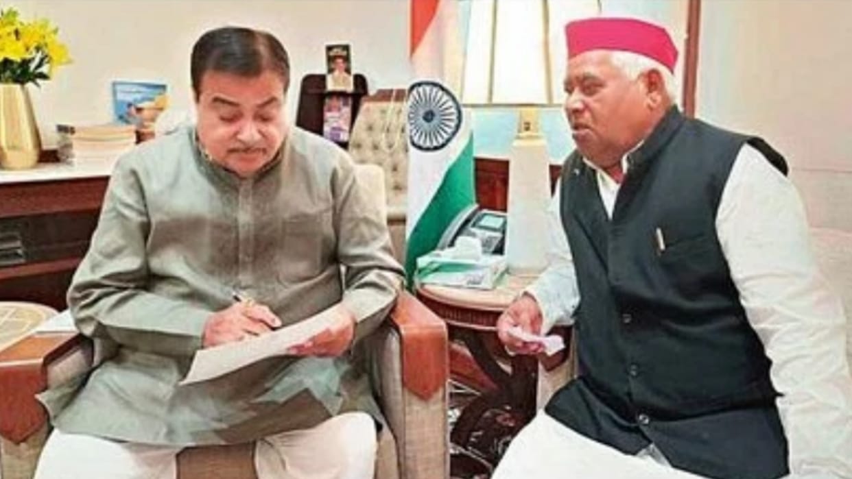 Ayodhya MP Awadhesh Prasad meets to Cabinet minister Nitin Gadkari.