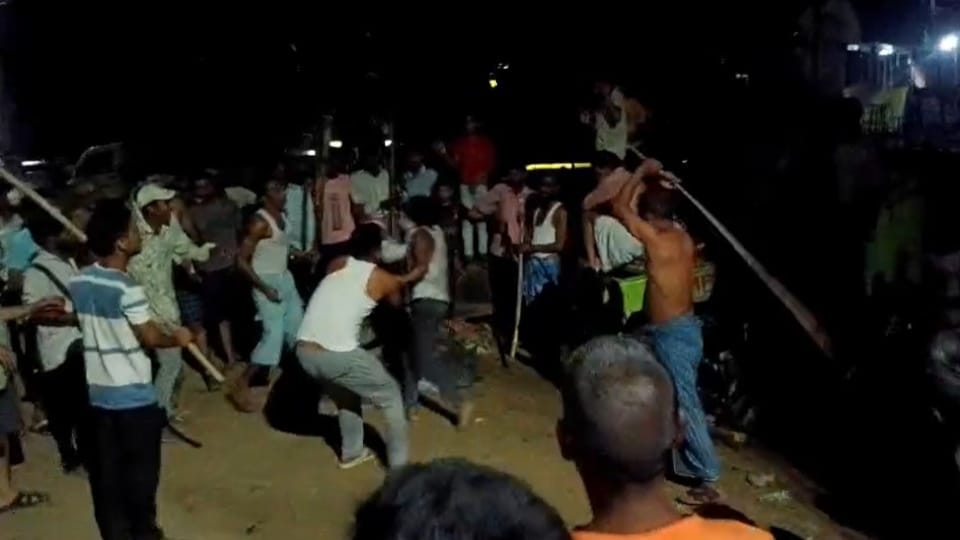 lover went to meet his girlfriend at night villagers beat him brutally thinking he had drone thief In Bareilly