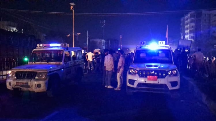 Bihar : कबाड़ दुकानदार को मारी गोली, परिजनों ने वाहनों को किया आग के हवाले; अब सीसीटीवी खंगाल रही पुलिस