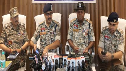 67 Naxalites surrendered in Bastar division, reward of 2 crore 54 lakh was announced, know here