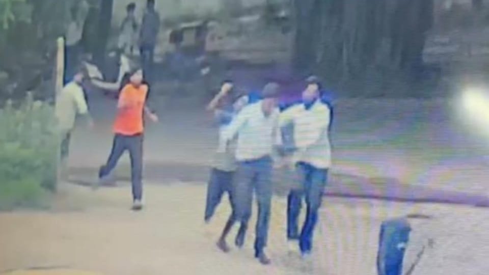 outsiders hit Class 12 student and tried to stab him in chandigarh
