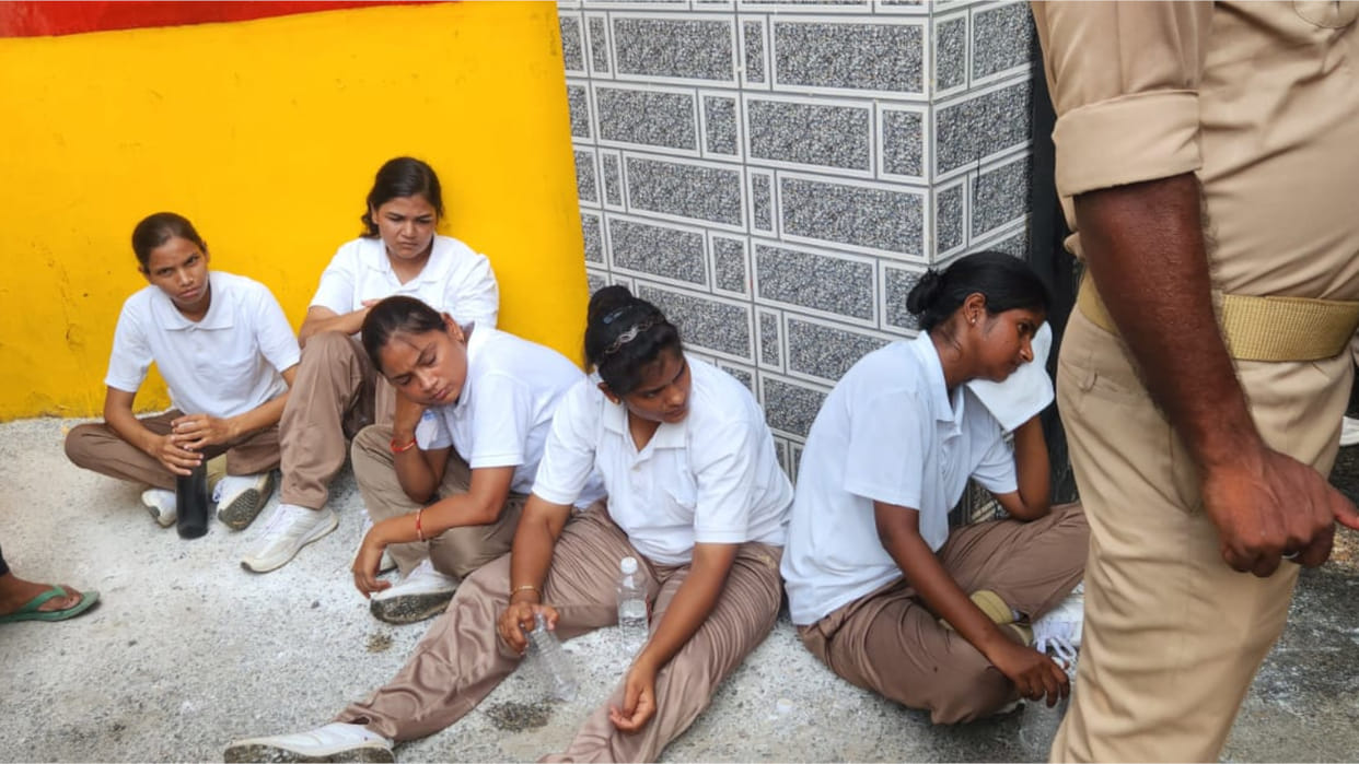 In Gorakhpur, Outrage erupted after the pregnant woman was thrown out and then everyone was tested