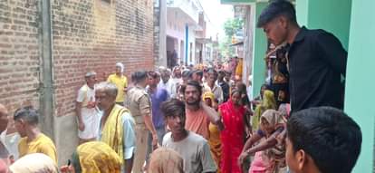 गांव पहुंची पुलिस