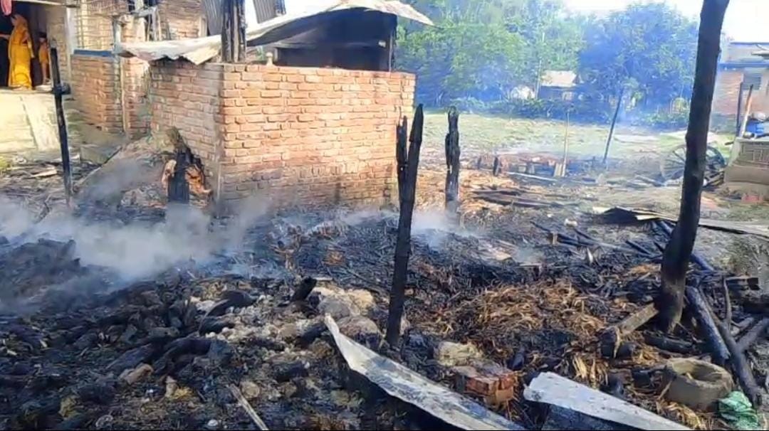 Bihar: Huge fire caused by short circuit in Kishanganj five families from the same village left homeless