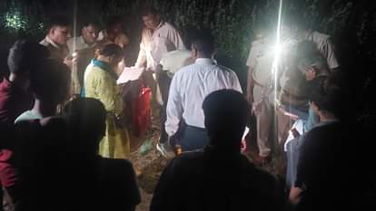 घटनास्थल पर पहुंची पुलिस