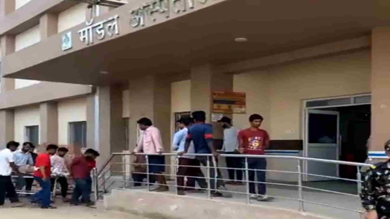 Bihar News: Pickup of Kanwariyas overturned in Tarwara police station area of Siwan, 30 injured
