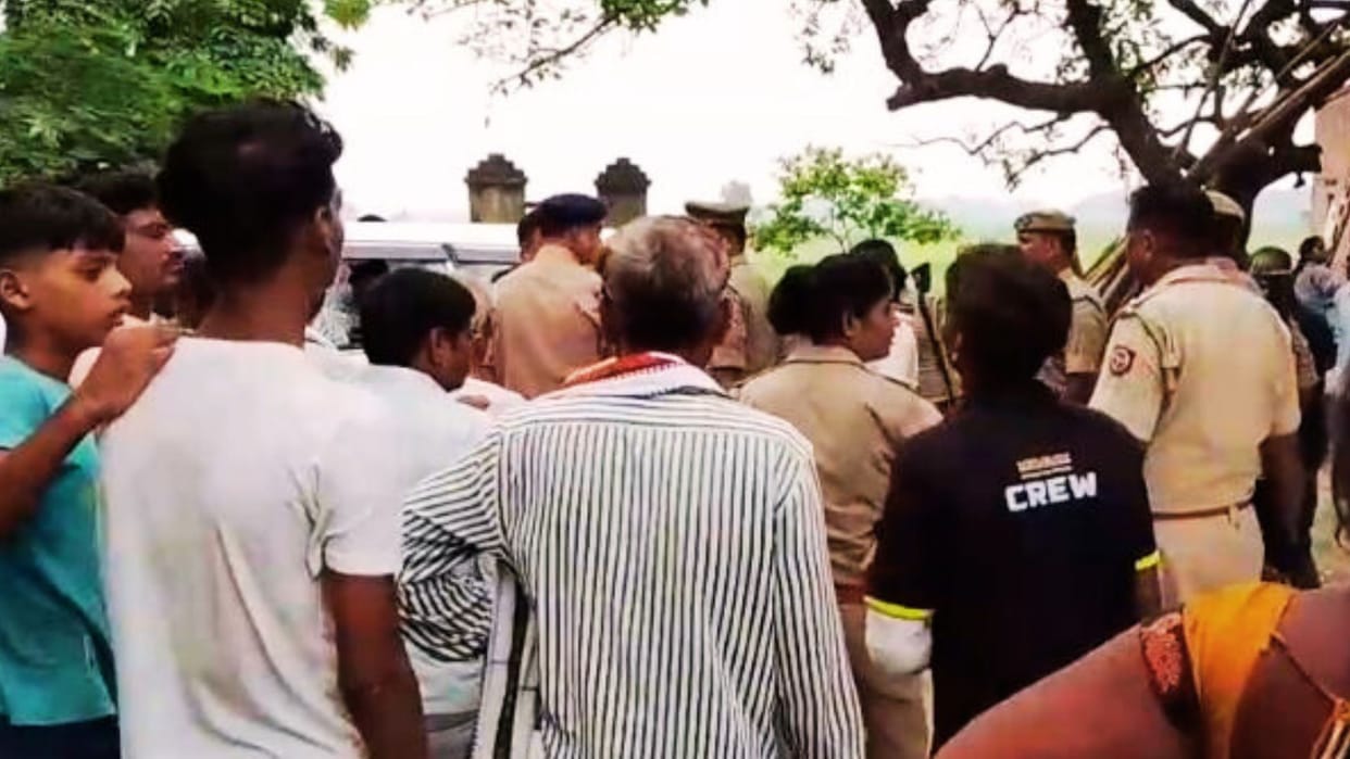 Tragic accident in Bhadohi Innocent child died after being cut by rotavator FIR lodged against tractor driver