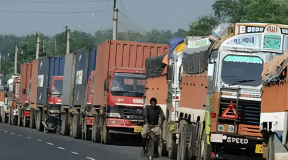 Indore news: Heavy vehicles banned on Khandwa Road from 6 AM to 9 PM for Kanwar Yatra